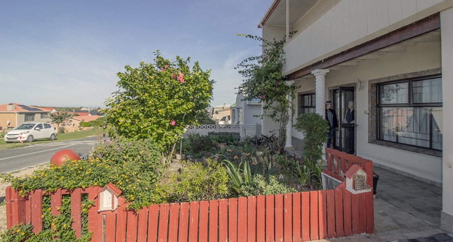 4 Bedroom Property for Sale in De Kelders Western Cape